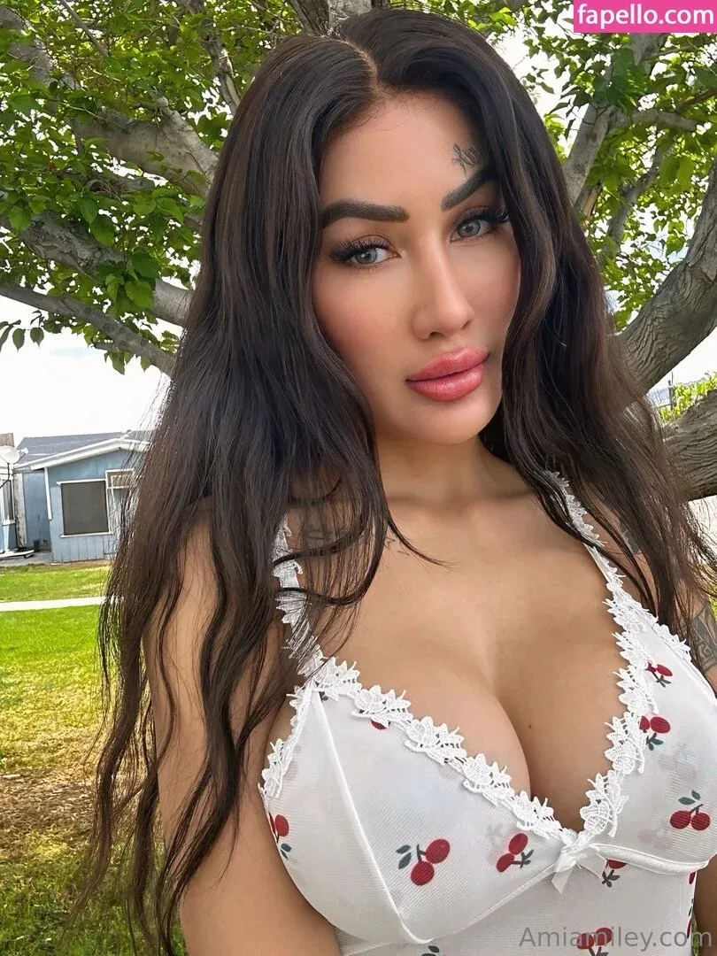 Amia Miley Onlyfans Photo Gallery 