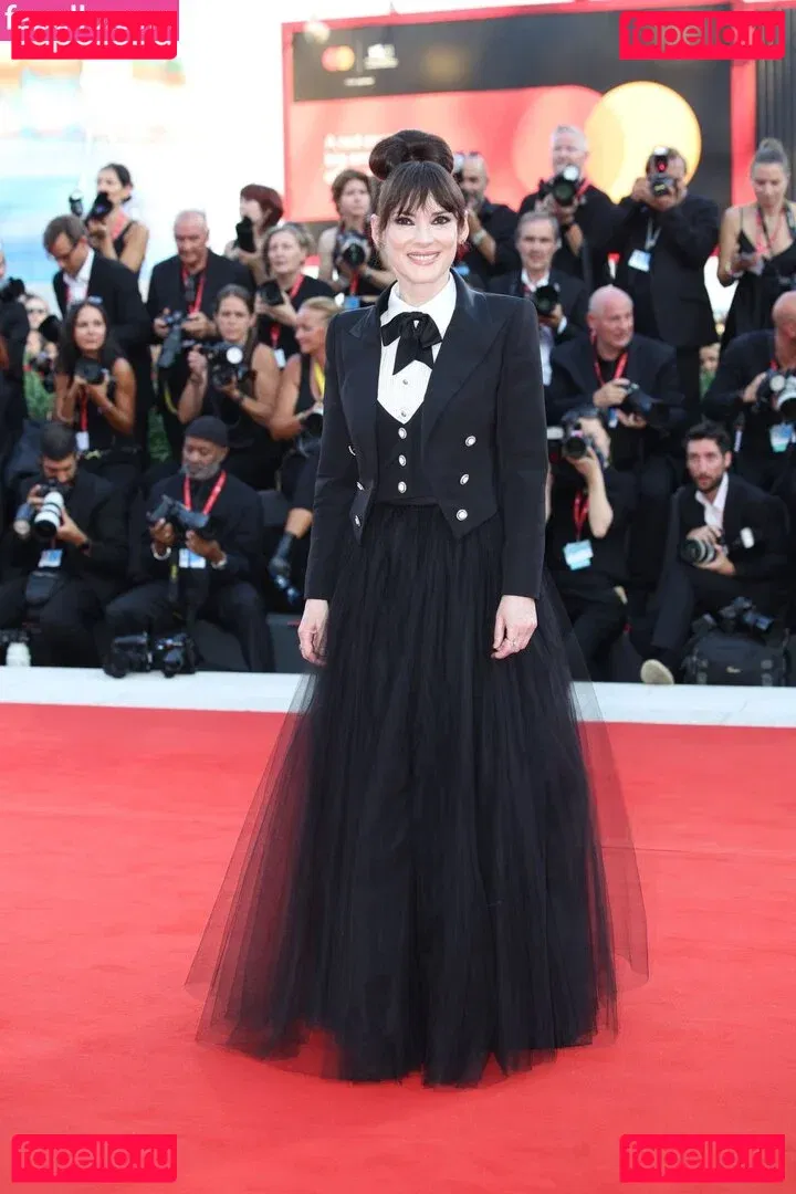 Winona Ryder Onlyfans Photo Gallery 