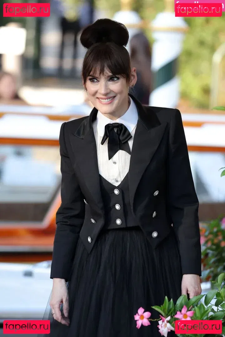 Winona Ryder Onlyfans Photo Gallery 