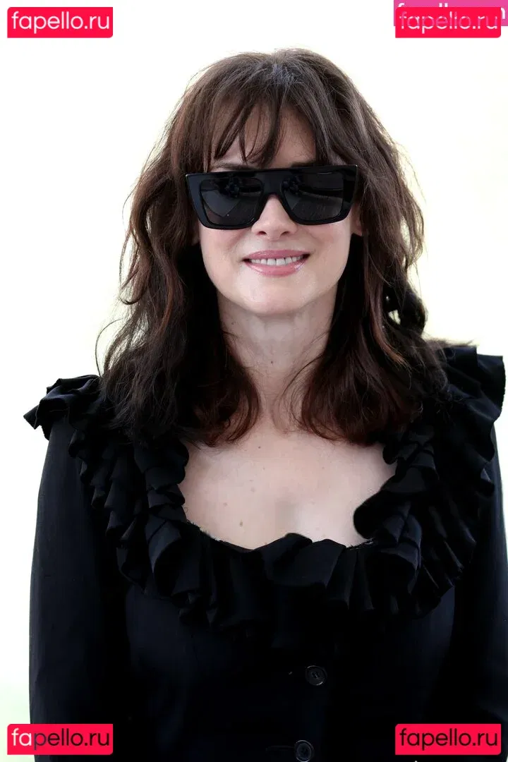 Winona Ryder Onlyfans Photo Gallery 