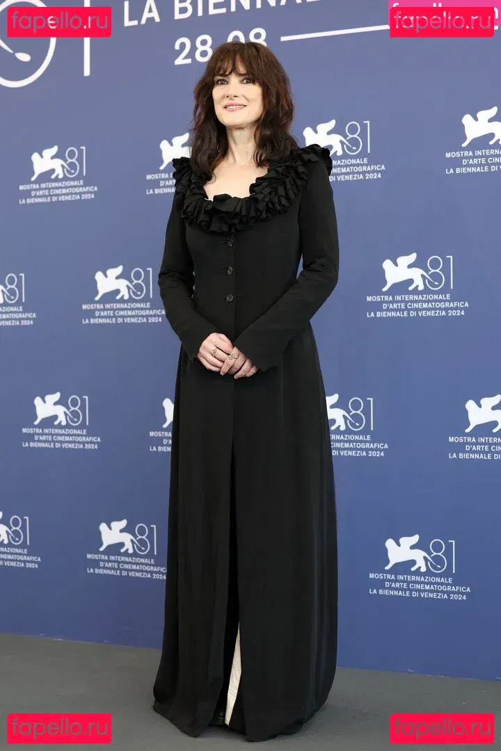 Winona Ryder Onlyfans Photo Gallery 