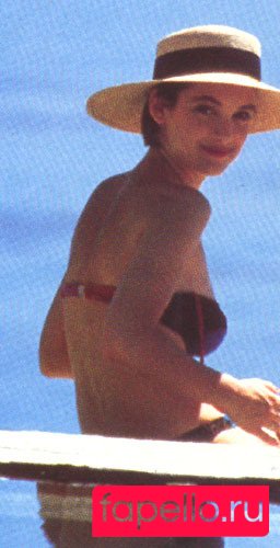 Winona Ryder Nude Onlyfans Photo 39