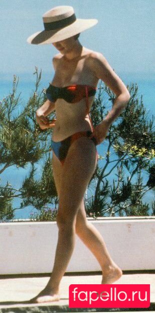 Winona Ryder Nude Onlyfans Photo 38