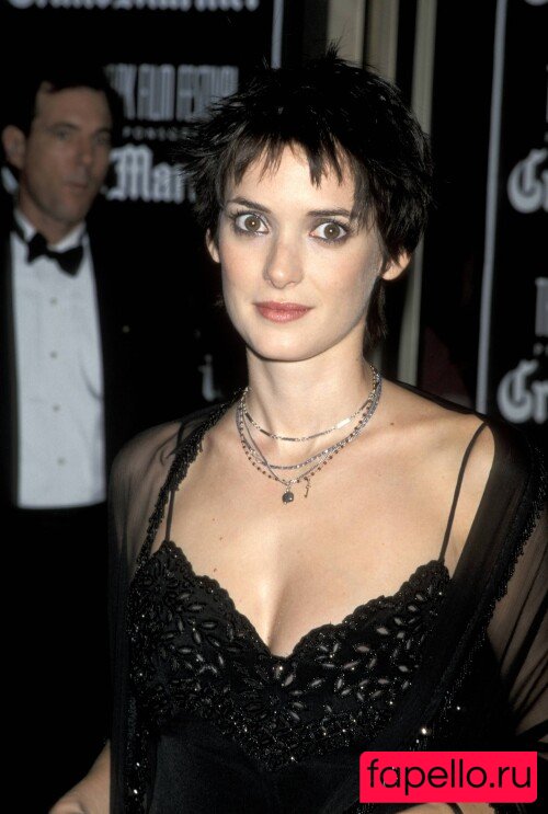 Winona Ryder Nude Onlyfans Photo 34