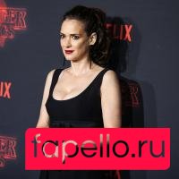 Winona Ryder Nude Onlyfans Photo 33