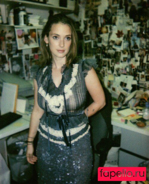 Winona Ryder Nude Onlyfans Photo 28
