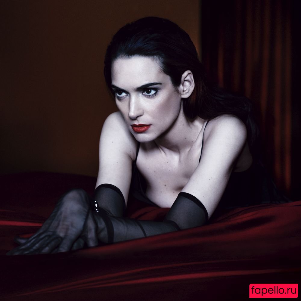 Winona Ryder Nude Onlyfans Photo 7