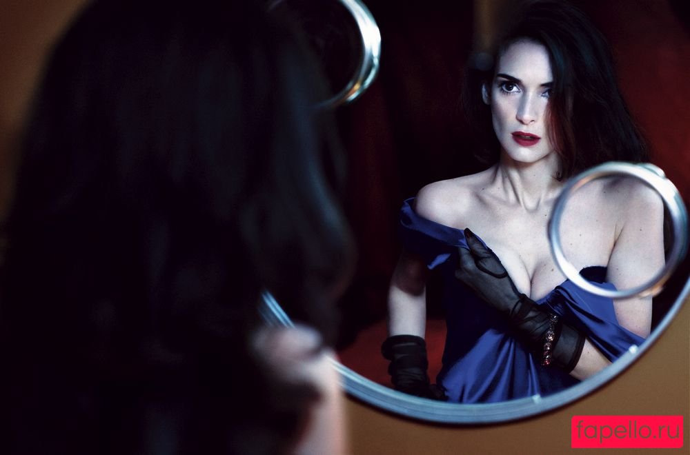 Winona Ryder Nude Onlyfans Photo 4