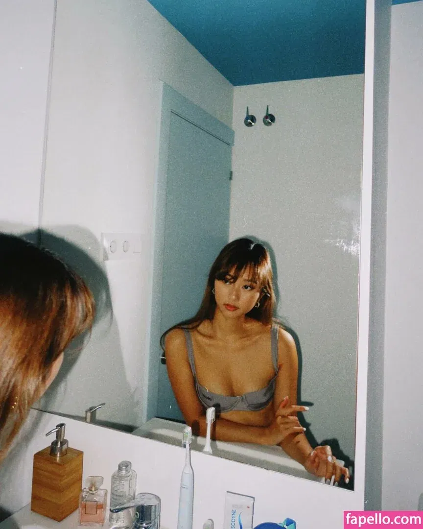 thuvnn Onlyfans Photo Gallery 