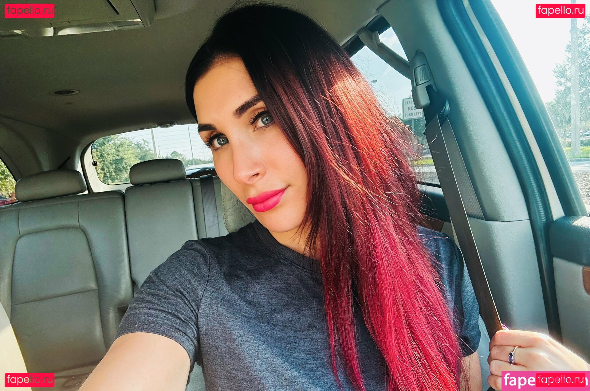 Laura Loomer Nude Onlyfans Photo 33