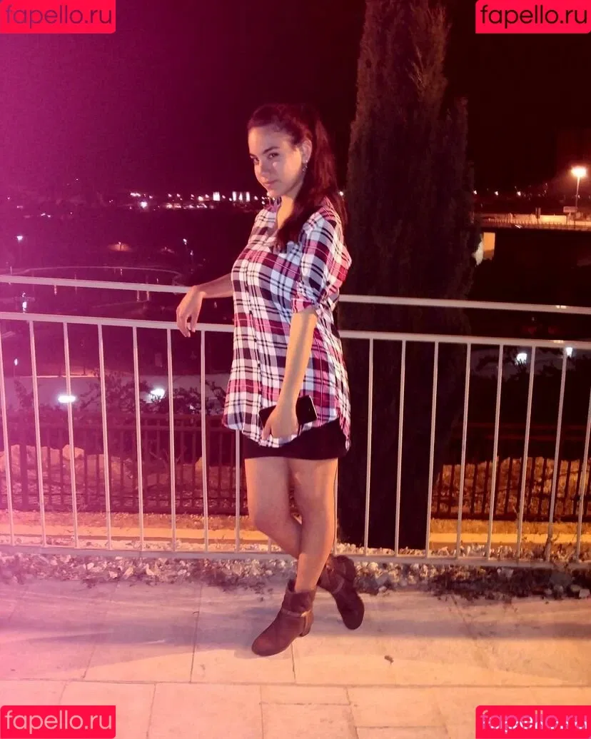 Sara Avni Onlyfans Photo Gallery 