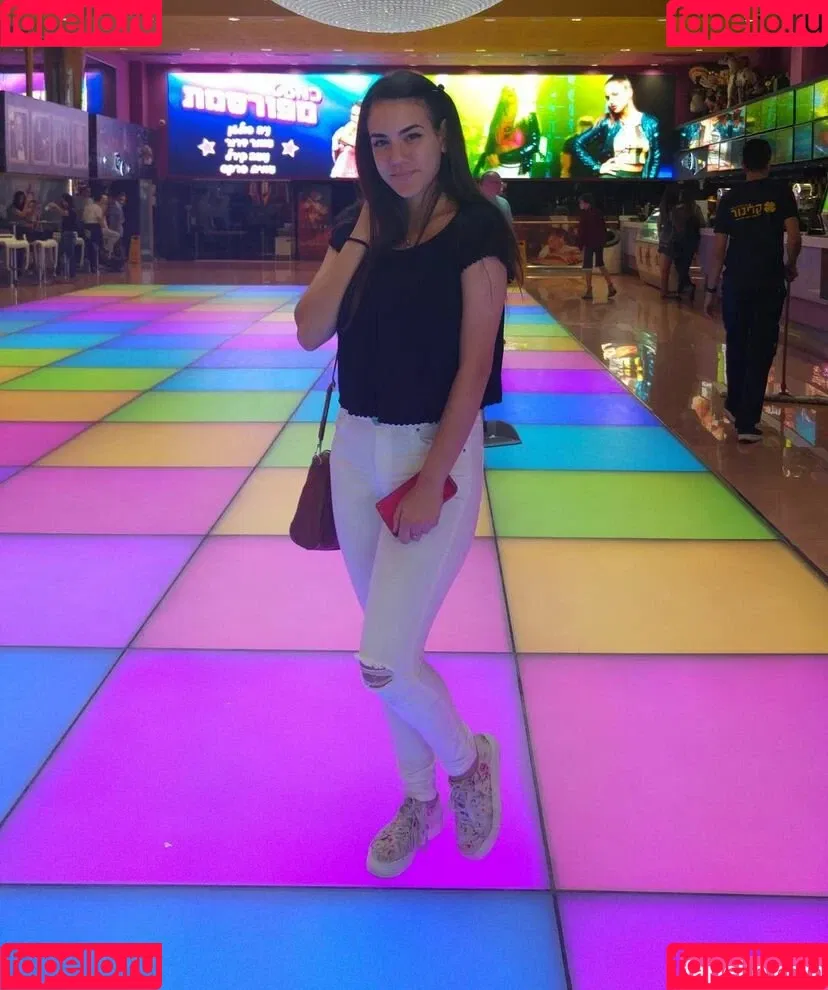 Sara Avni Onlyfans Photo Gallery 