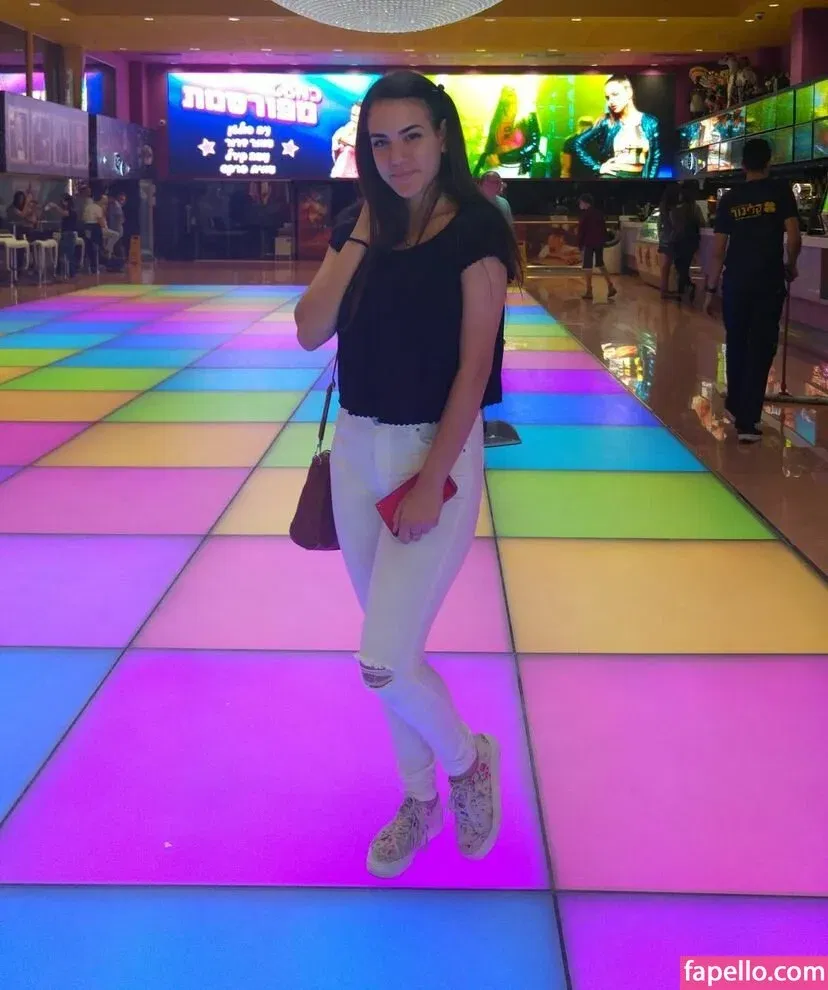 Sara Avni Onlyfans Photo Gallery 