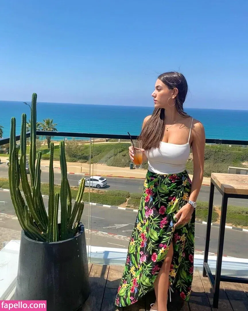 Sara Avni Onlyfans Photo Gallery 