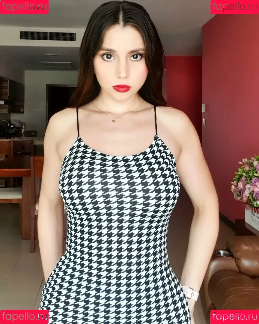 Emilia Vizcarra Onlyfans Photo Gallery 