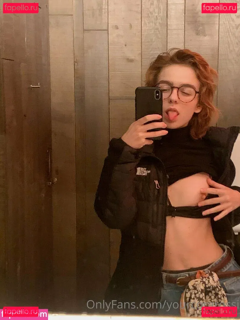 YourCoraRossi Onlyfans Photo Gallery 