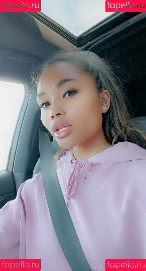 theavamariee Onlyfans Photo Gallery 