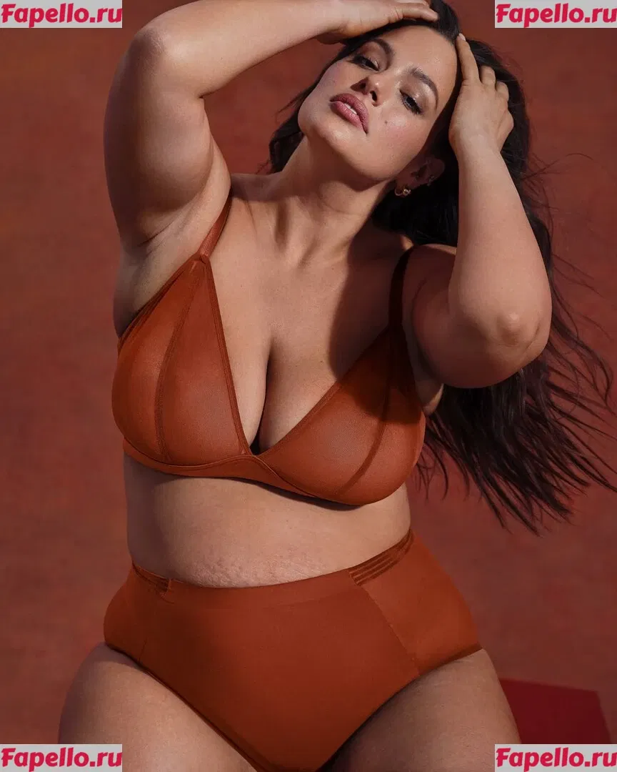 Ashley Graham Onlyfans Photo Gallery 