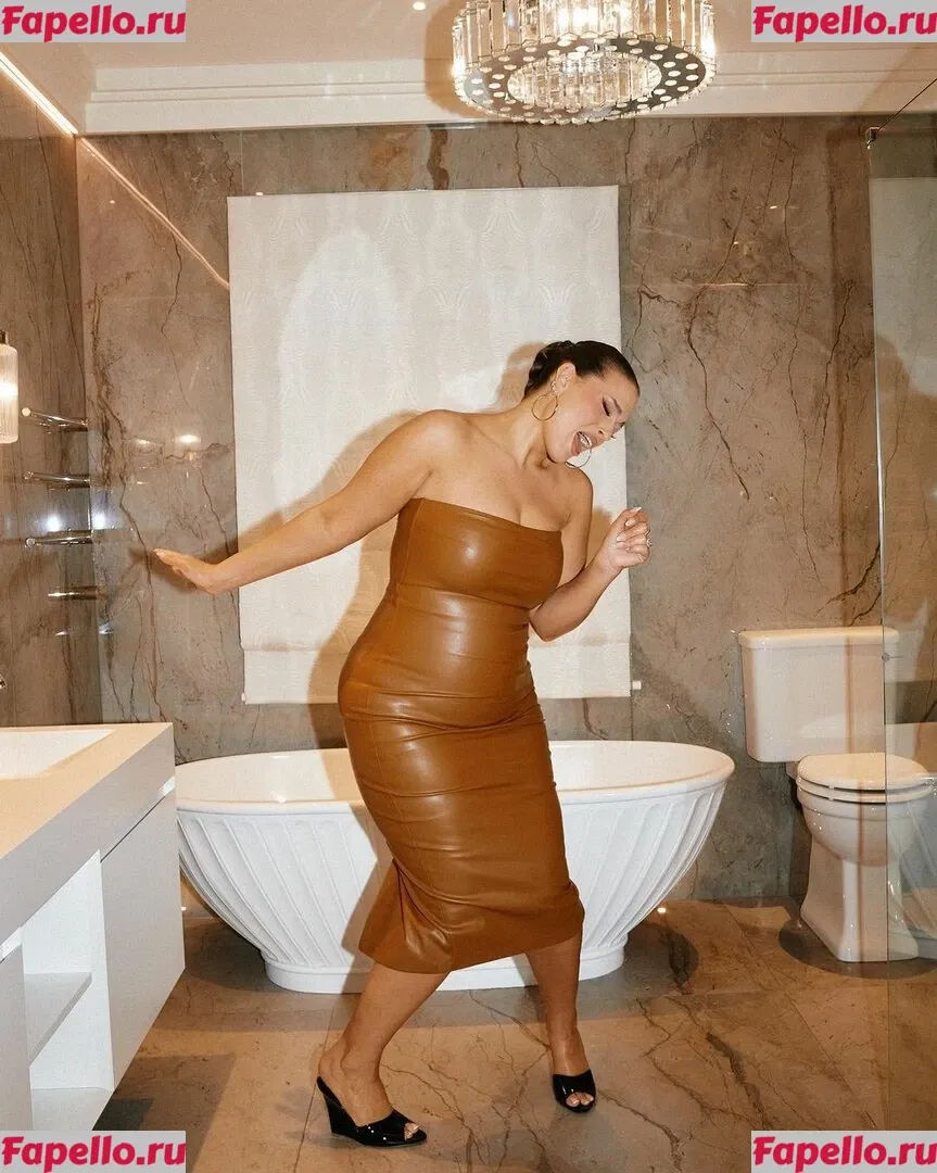 Ashley Graham Onlyfans Photo Gallery 