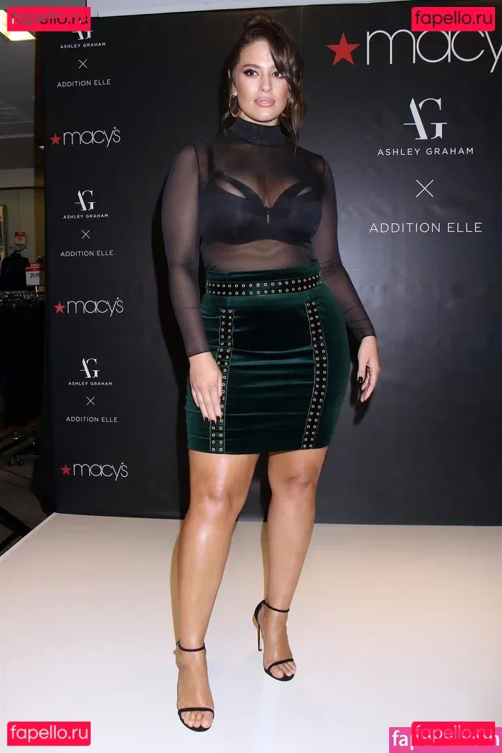 Ashley Graham Onlyfans Photo Gallery 