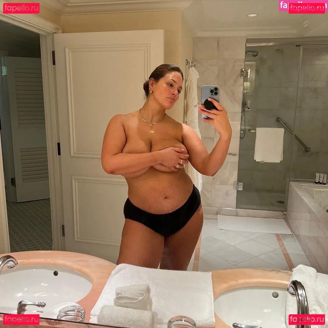 Ashley Graham Onlyfans Photo Gallery 