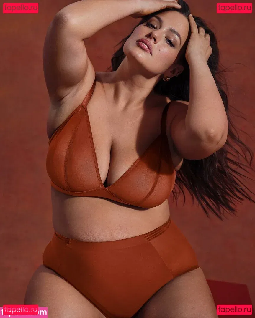 Ashley Graham Onlyfans Photo Gallery 