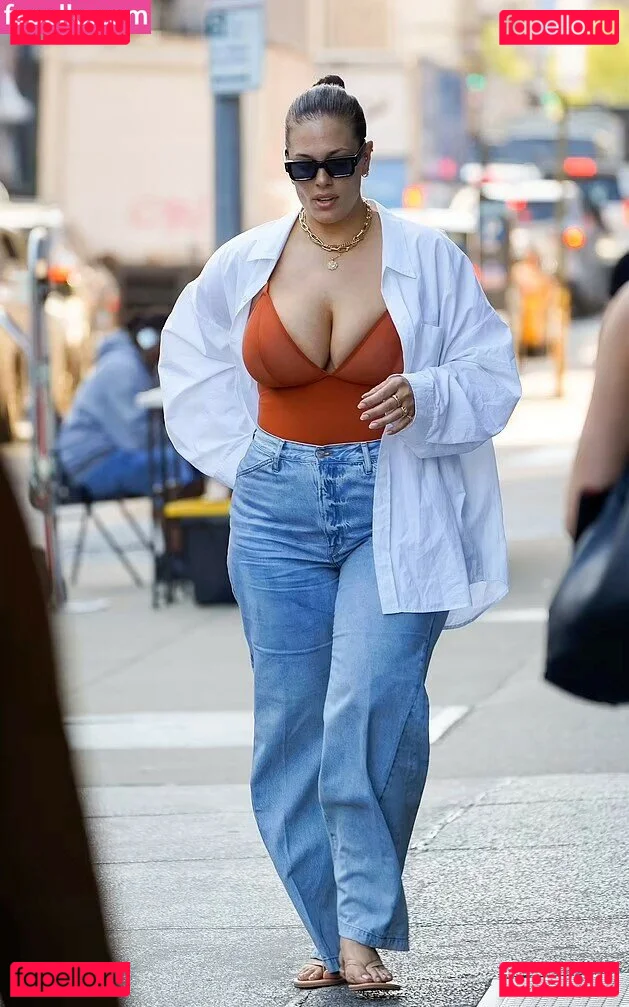 Ashley Graham Onlyfans Photo Gallery 