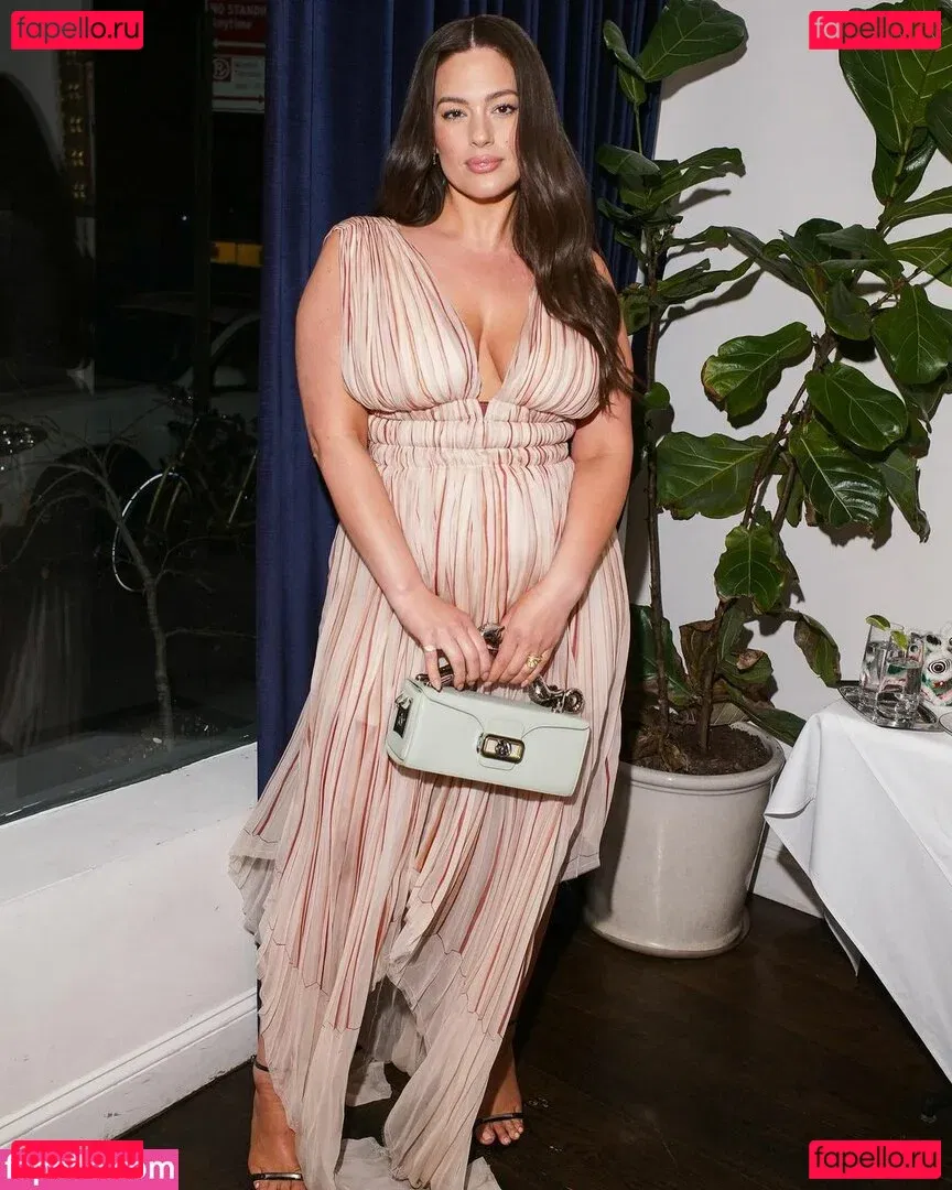 Ashley Graham Onlyfans Photo Gallery 