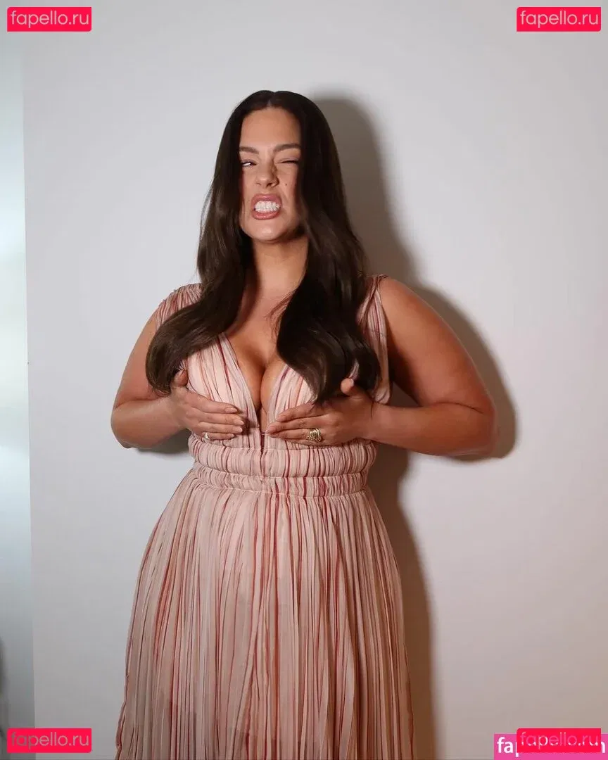 Ashley Graham Onlyfans Photo Gallery 