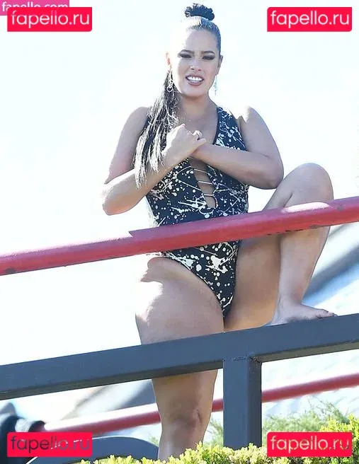 Ashley Graham Onlyfans Photo Gallery 