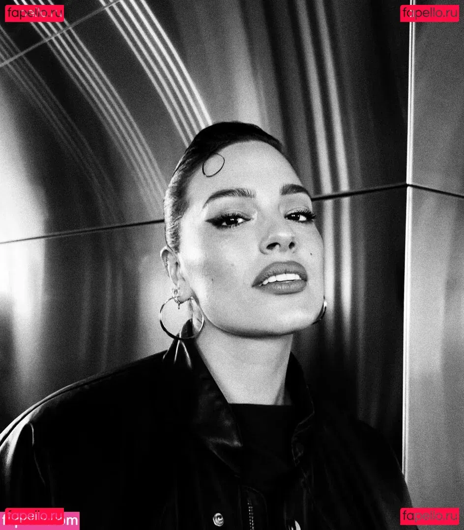 Ashley Graham Onlyfans Photo Gallery 