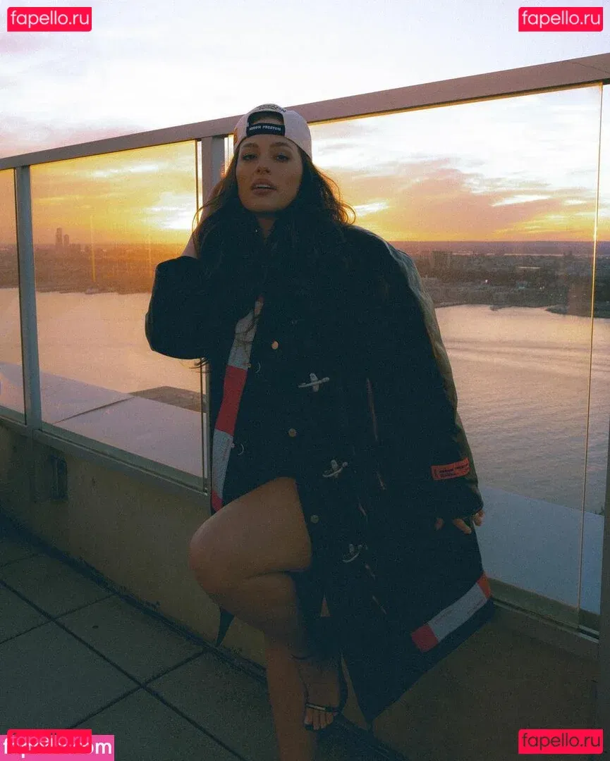 Ashley Graham Onlyfans Photo Gallery 