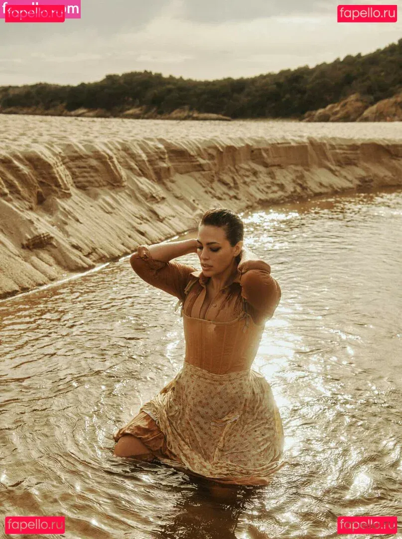 Ashley Graham Onlyfans Photo Gallery 