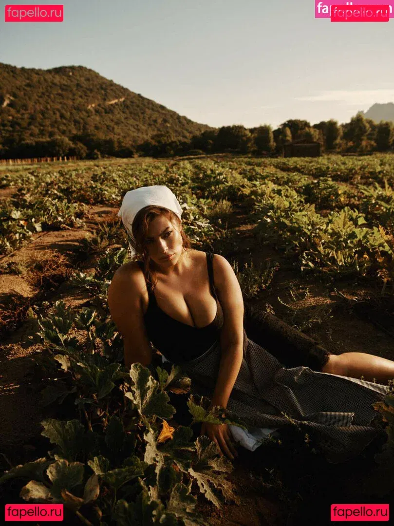 Ashley Graham Onlyfans Photo Gallery 