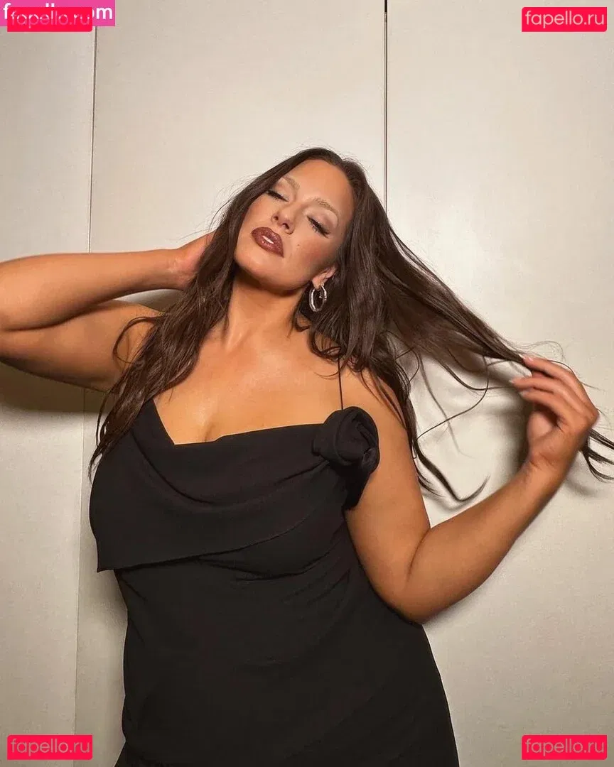 Ashley Graham Onlyfans Photo Gallery 