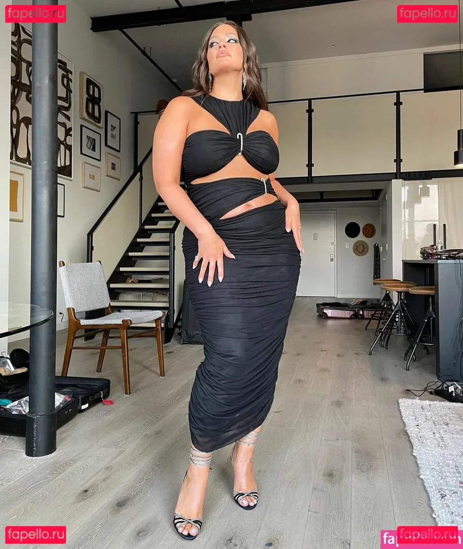 Ashley Graham Onlyfans Photo Gallery 