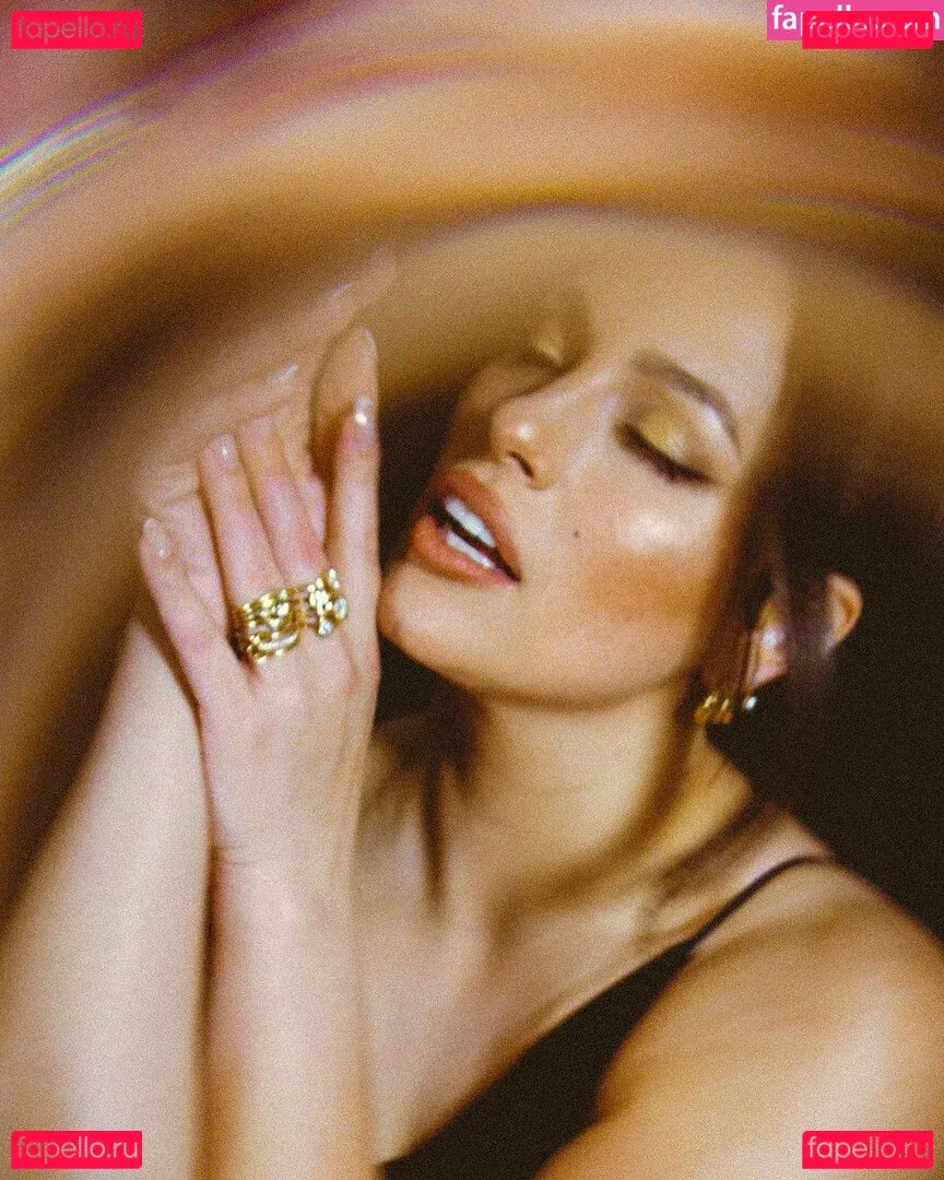 Ashley Graham Onlyfans Photo Gallery 