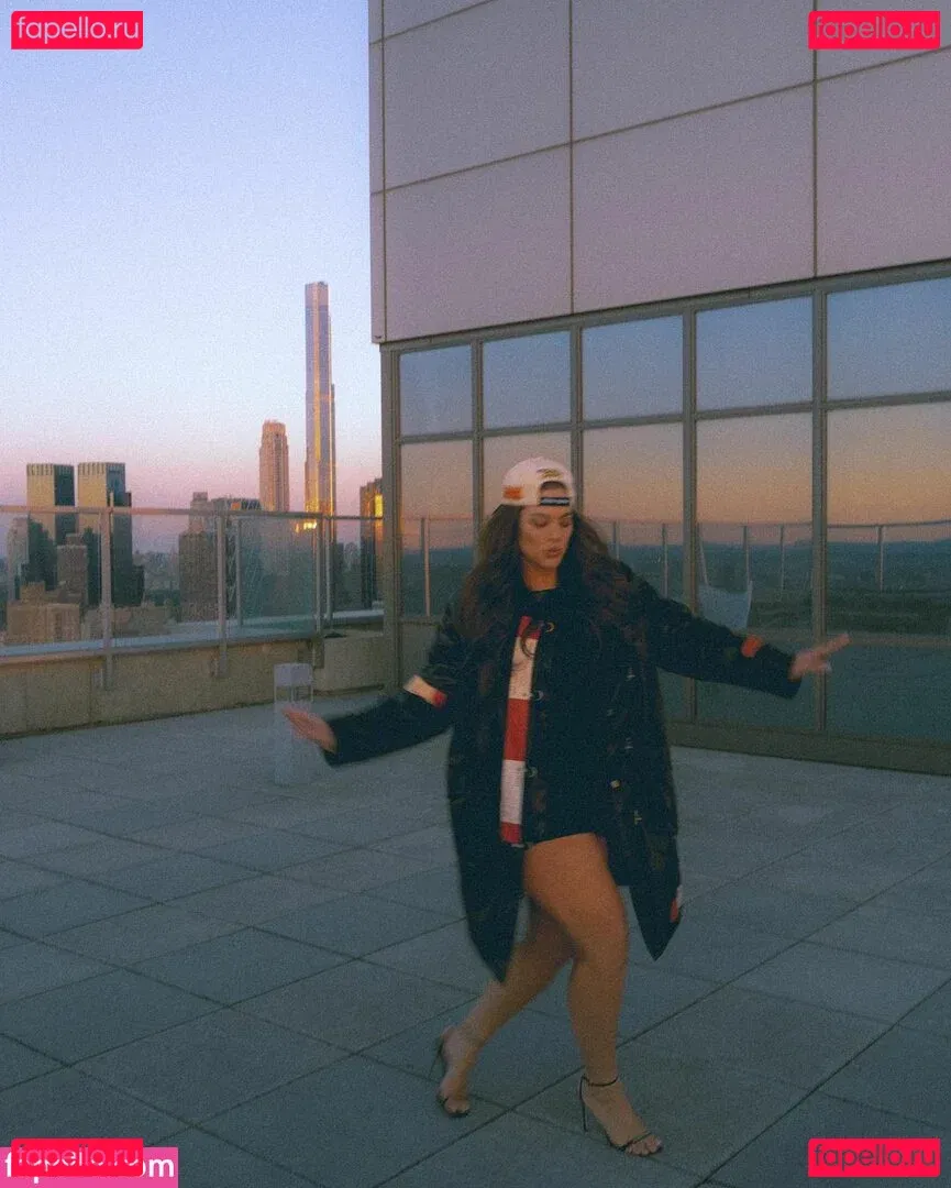 Ashley Graham Onlyfans Photo Gallery 