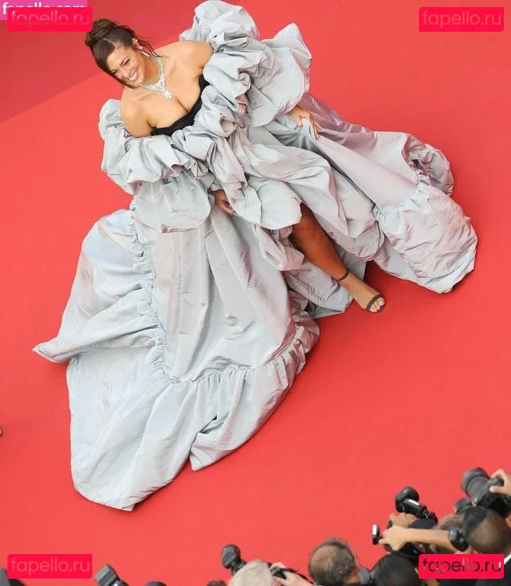 Ashley Graham Onlyfans Photo Gallery 