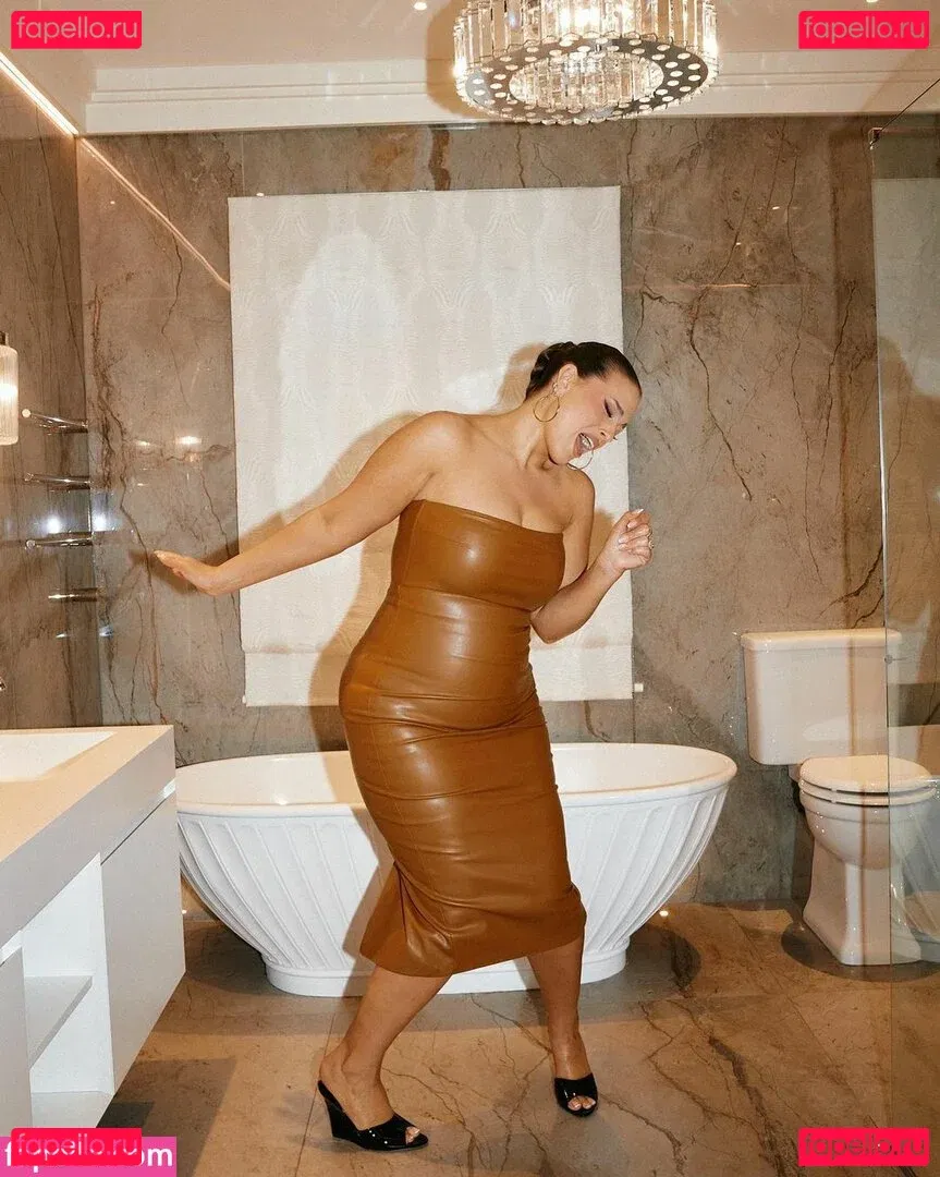 Ashley Graham Onlyfans Photo Gallery 