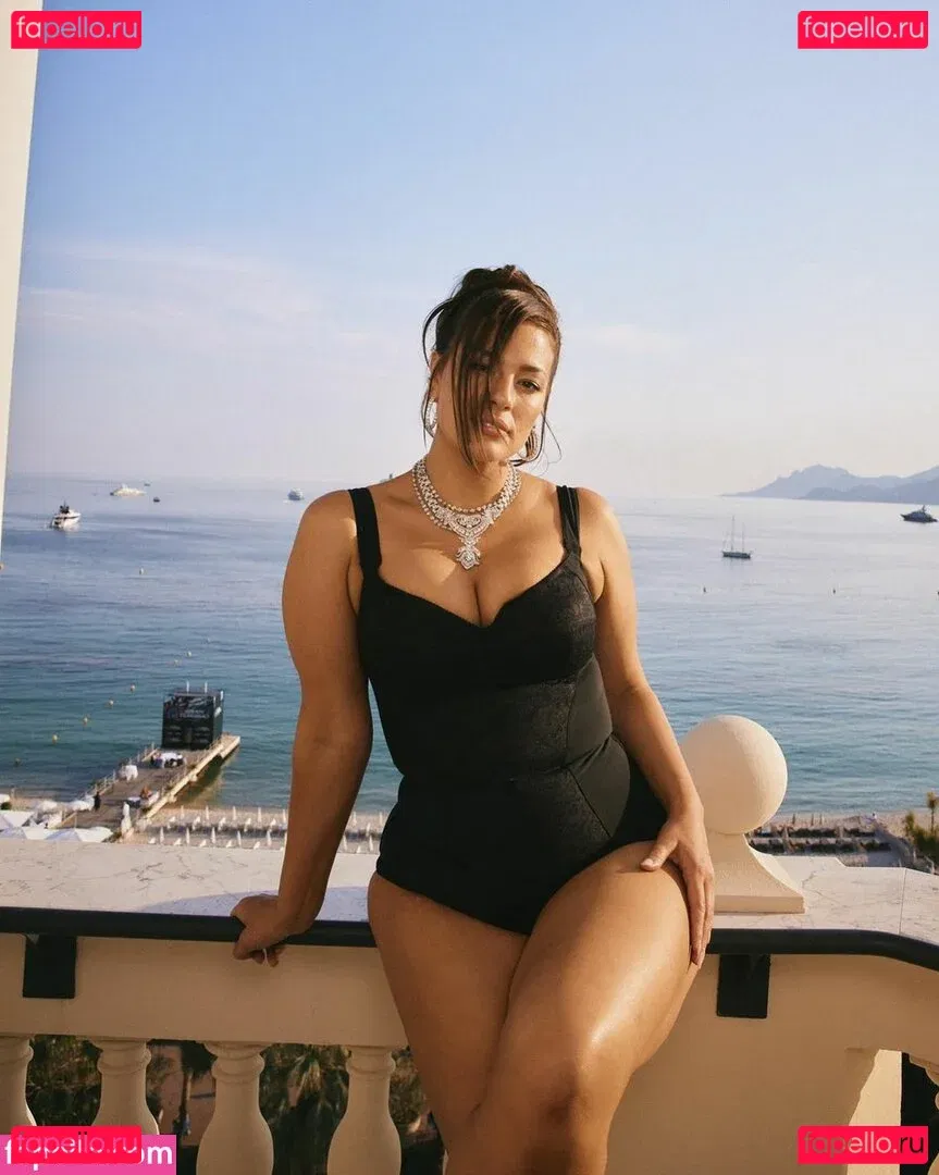 Ashley Graham Onlyfans Photo Gallery 