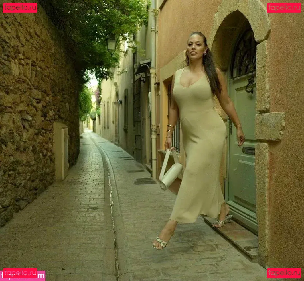 Ashley Graham Onlyfans Photo Gallery 