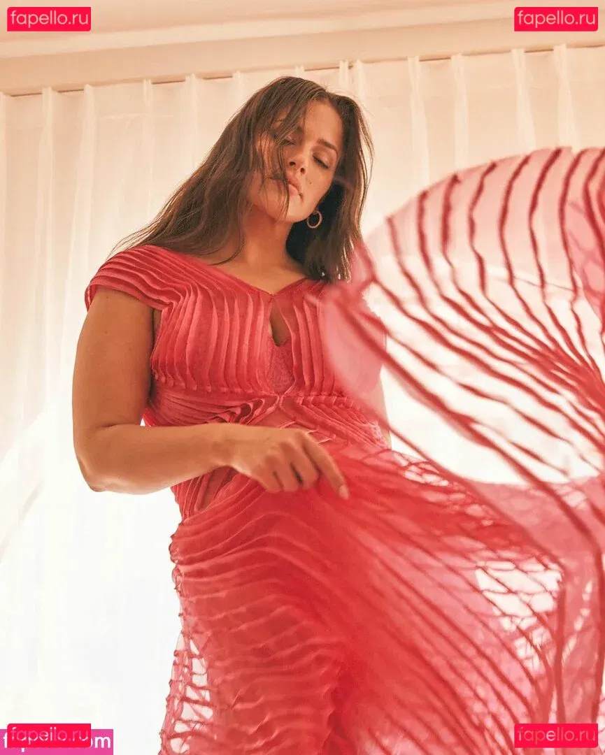 Ashley Graham Onlyfans Photo Gallery 