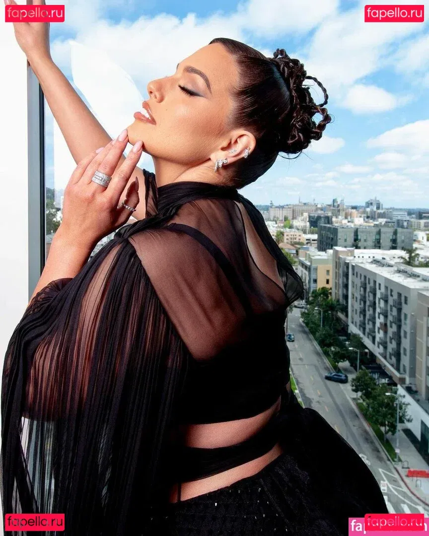 Ashley Graham Onlyfans Photo Gallery 