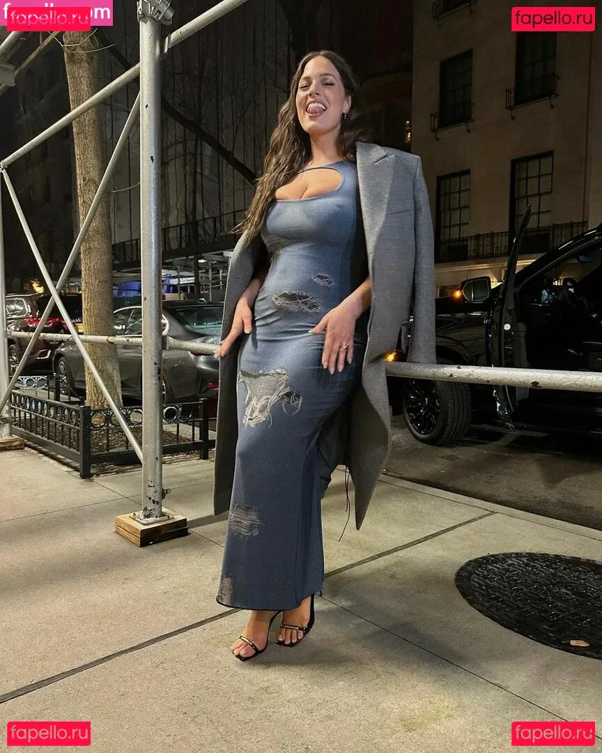 Ashley Graham Onlyfans Photo Gallery 