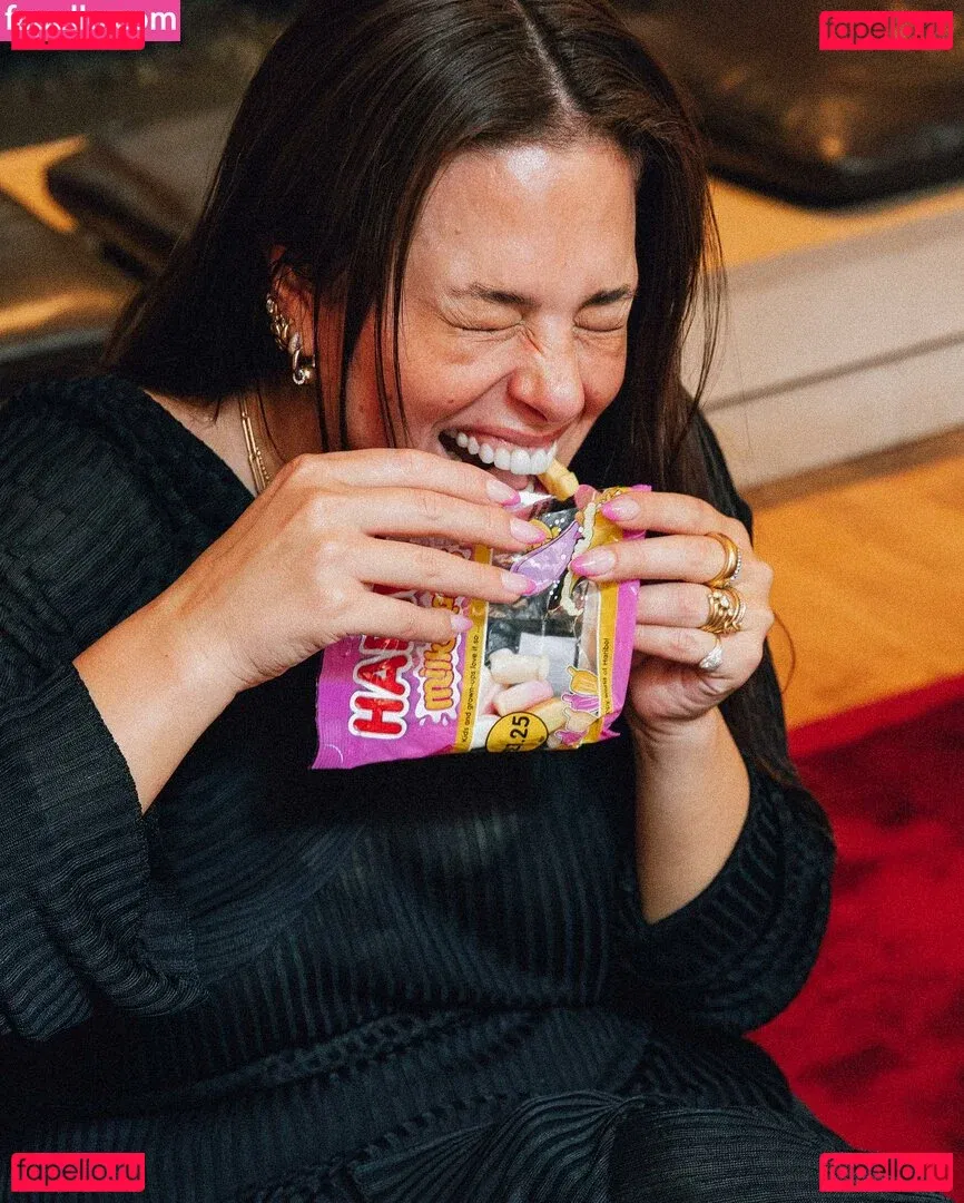 Ashley Graham Onlyfans Photo Gallery 