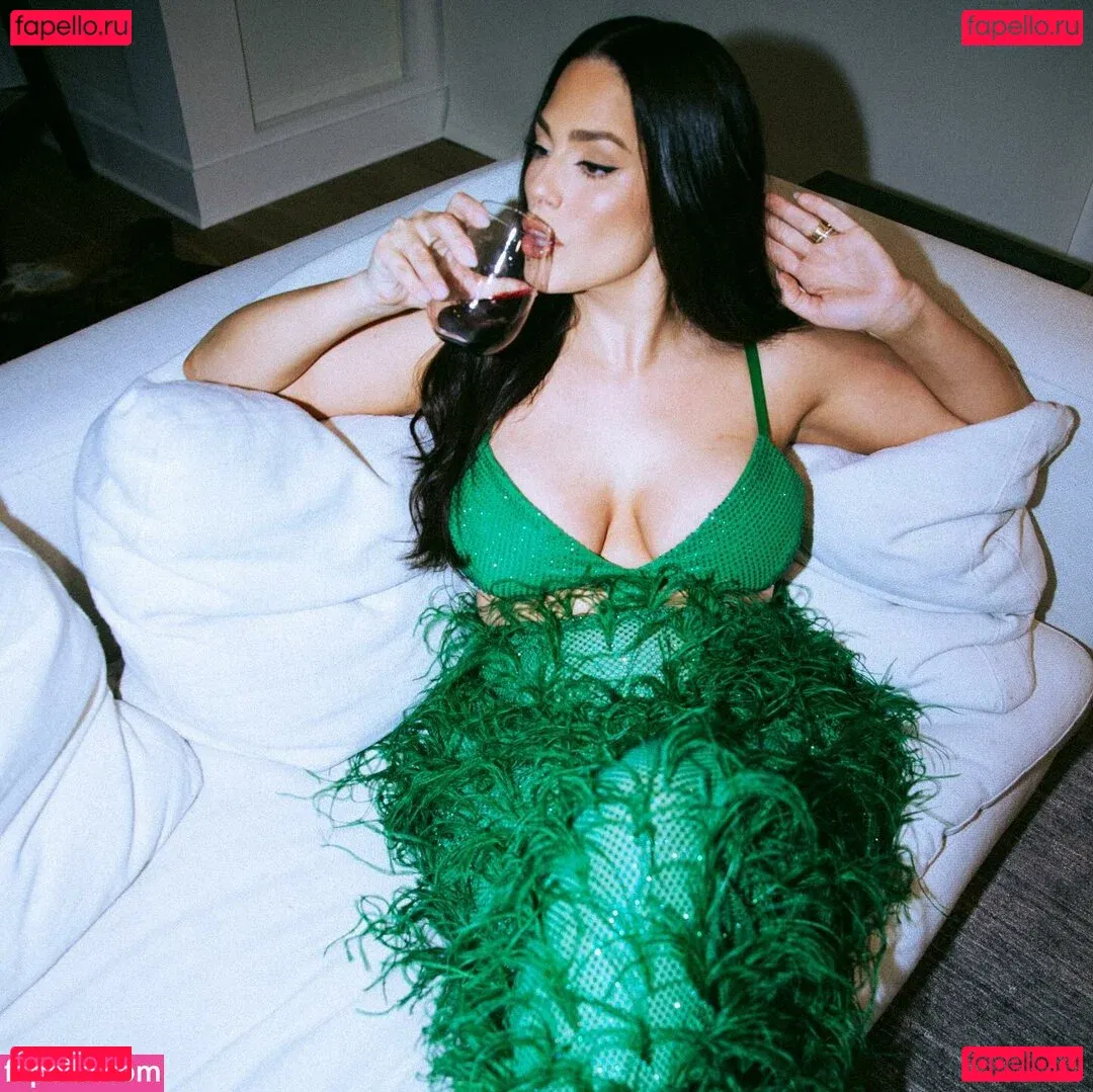 Ashley Graham Onlyfans Photo Gallery 