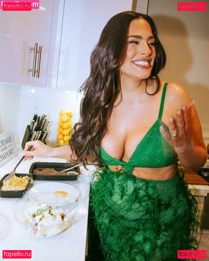 Ashley Graham Onlyfans Photo Gallery 