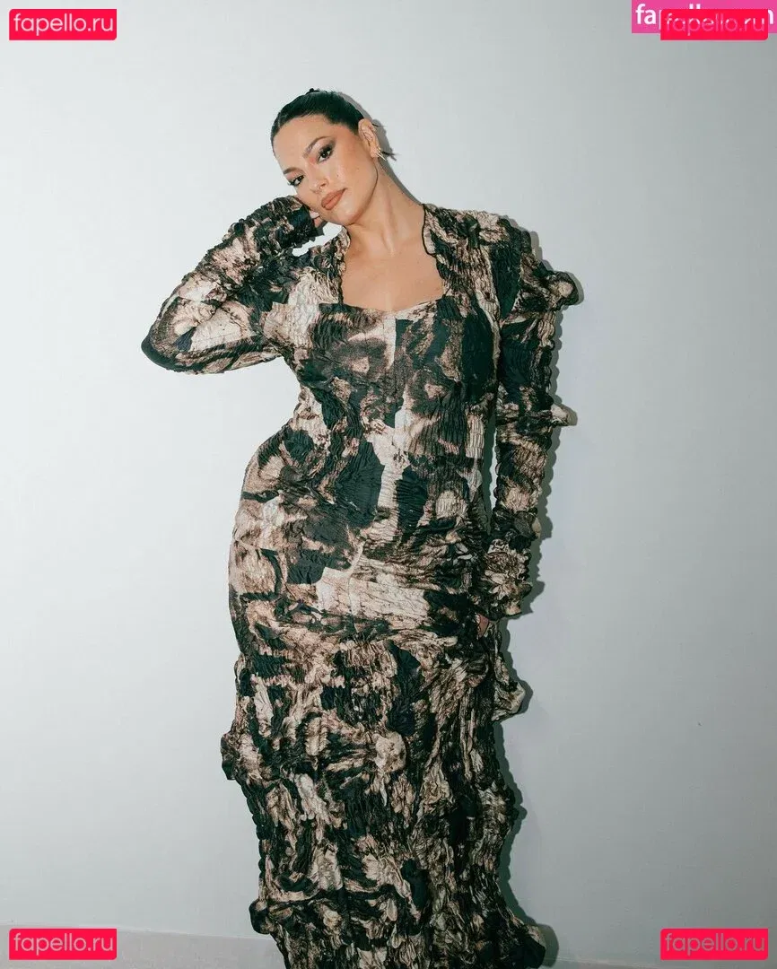 Ashley Graham Onlyfans Photo Gallery 