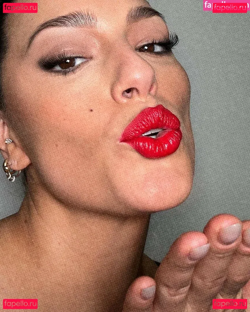 Ashley Graham Onlyfans Photo Gallery 